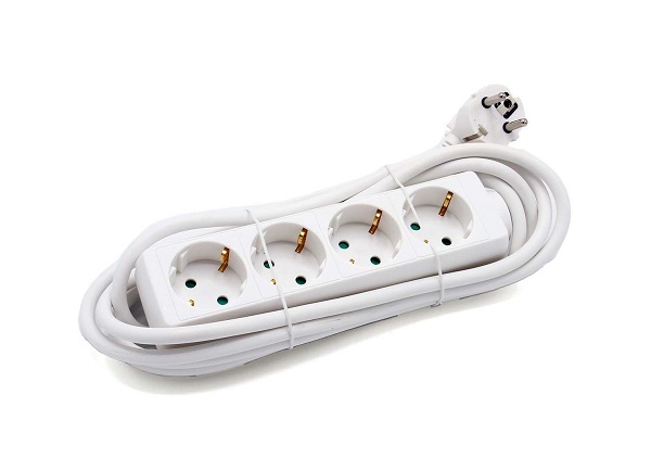 Tafeldoos 4 voudig met kinderbeveiliging randaarde wit + 3,0m snoer 3x1,5mm2